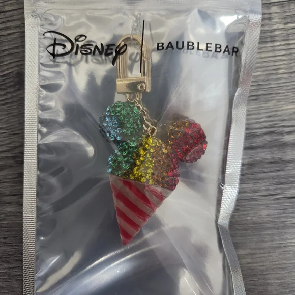 New COACH X Peanuts Notila 19 With Both Fob's N Socks - Picture 11 of 14